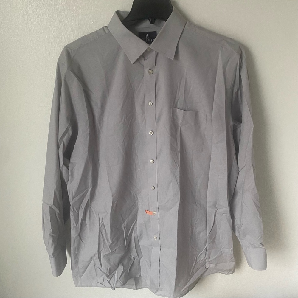 Stafford Mens Travel Easy-Care Broadcloth
Stretch Fitted Dress Shirt